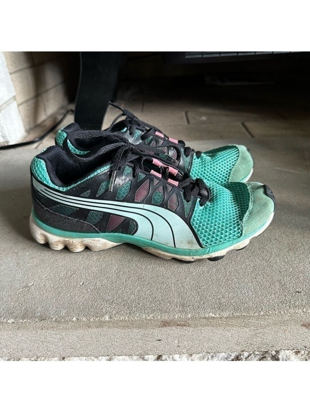 Puma women’s walking athletic shoes size 7 - Picture 4 of 8
